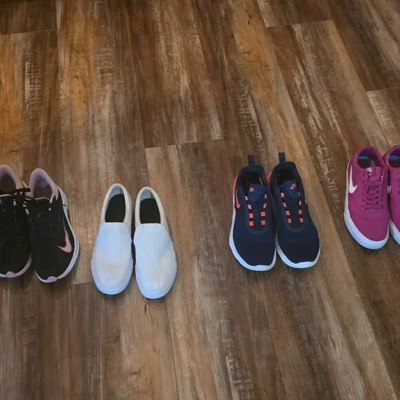 Shoes - Picture 2 of 9